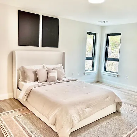 Luxury Furnished Apartment In Heart Of Quincy Exterior photo